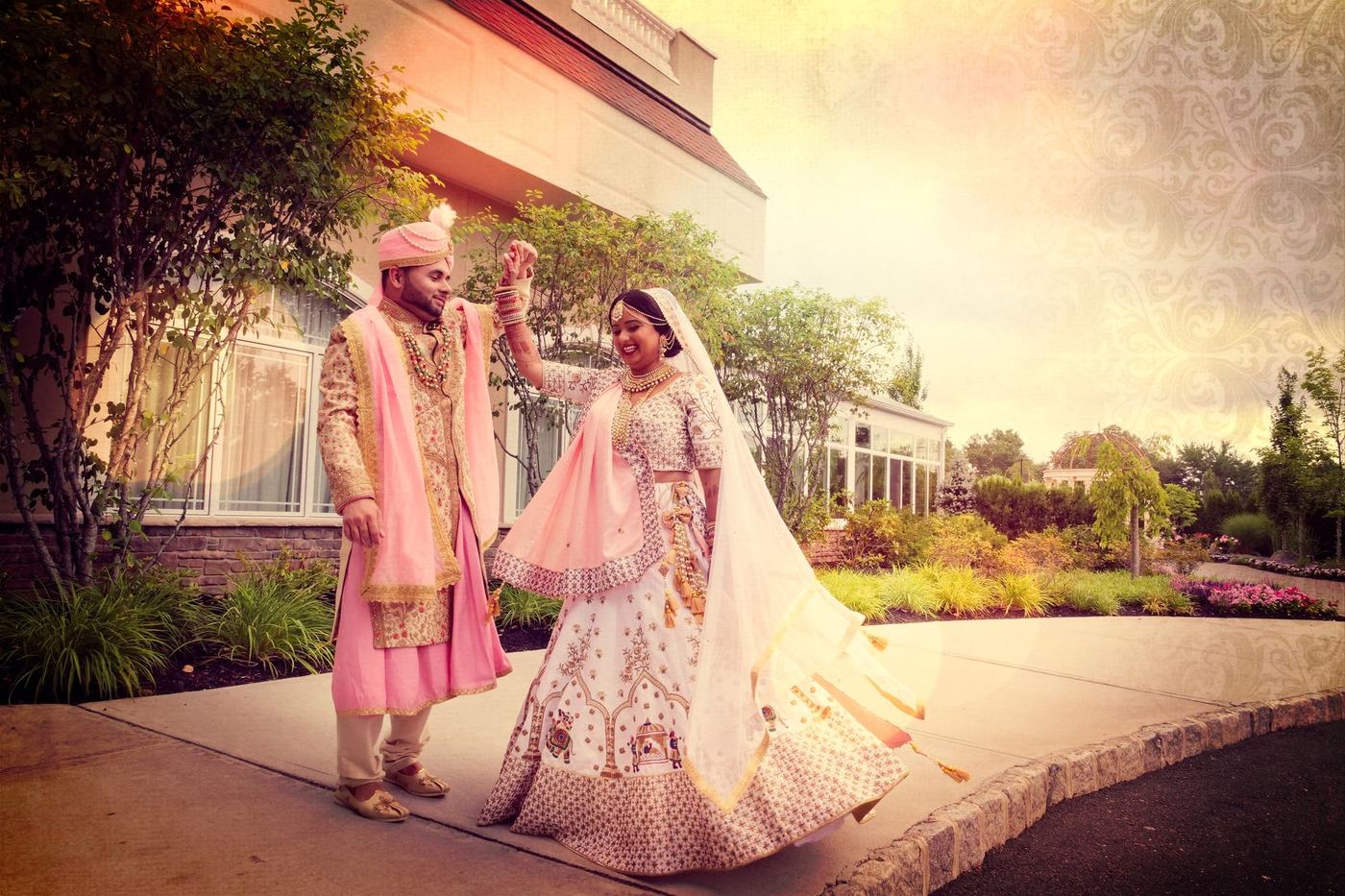 Couple walking into the evening light in pink and white